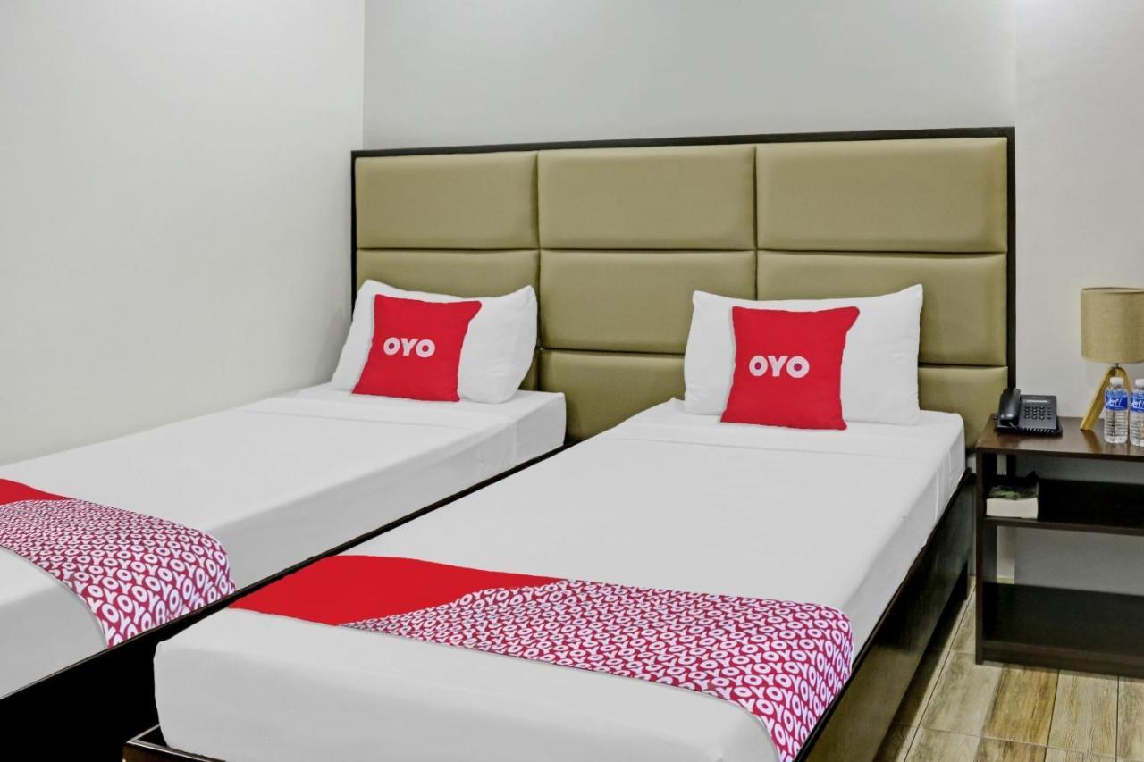 Oyo 869 Jnv Dream Hotel Субик Екстериор снимка