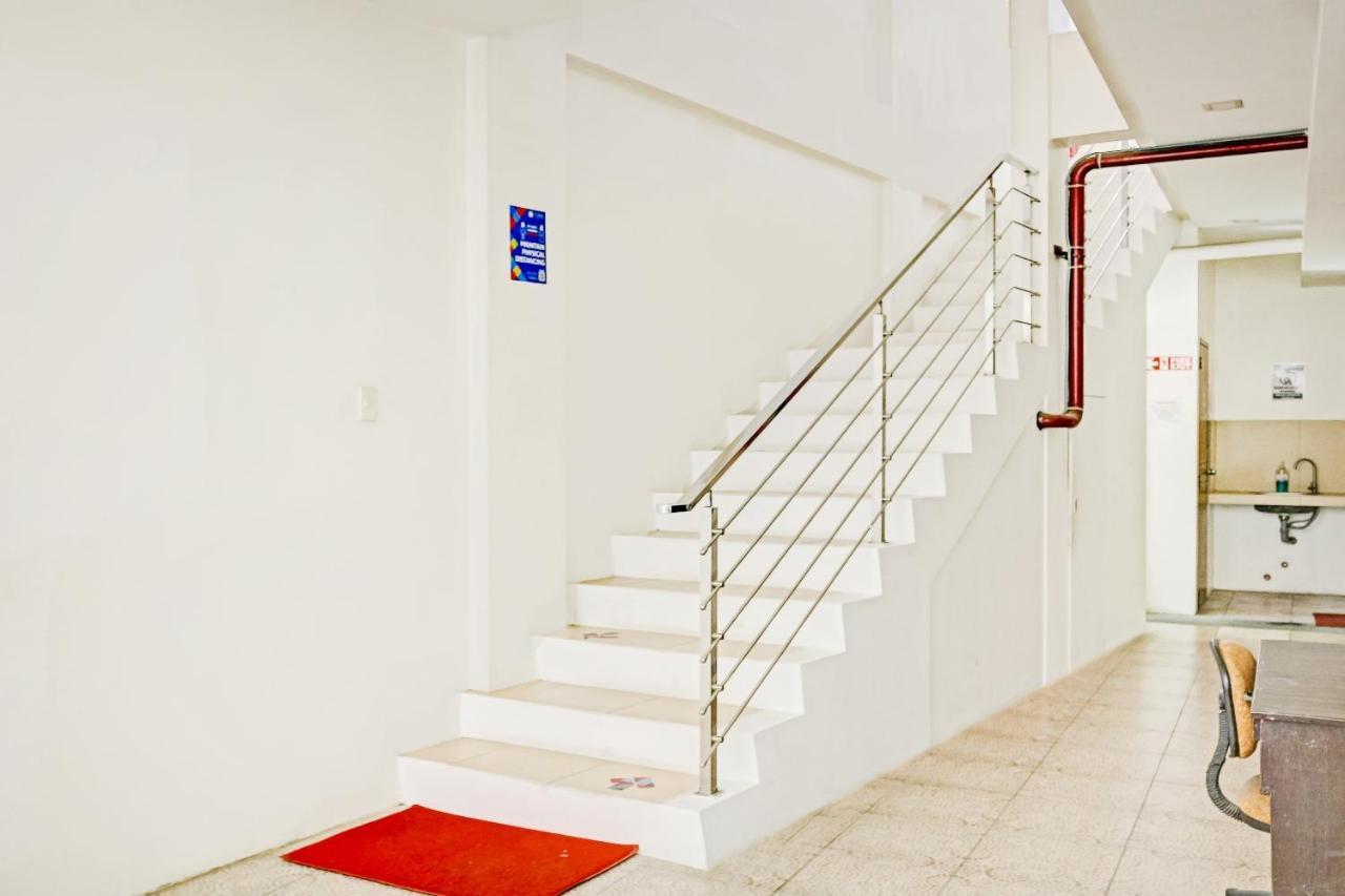 Oyo 869 Jnv Dream Hotel Субик Екстериор снимка