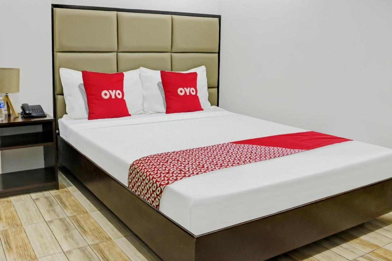 Oyo 869 Jnv Dream Hotel Субик Екстериор снимка