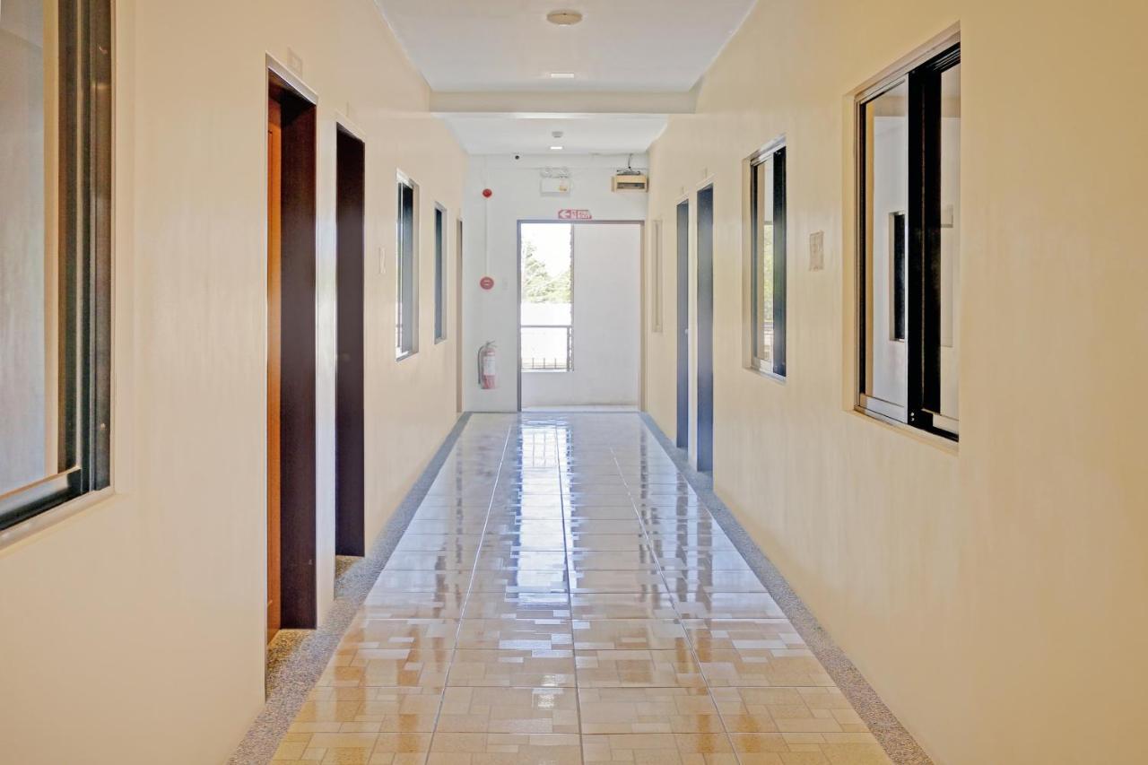Oyo 869 Jnv Dream Hotel Субик Екстериор снимка