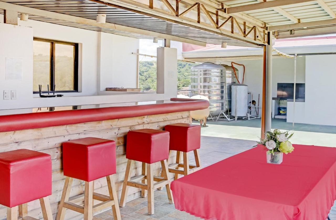 Oyo 869 Jnv Dream Hotel Субик Екстериор снимка